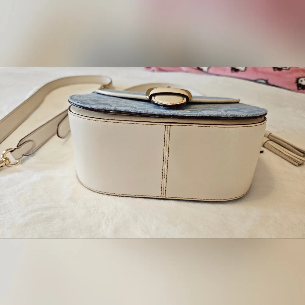 Coach Kleo Shoulder Bag In Signature Chambray